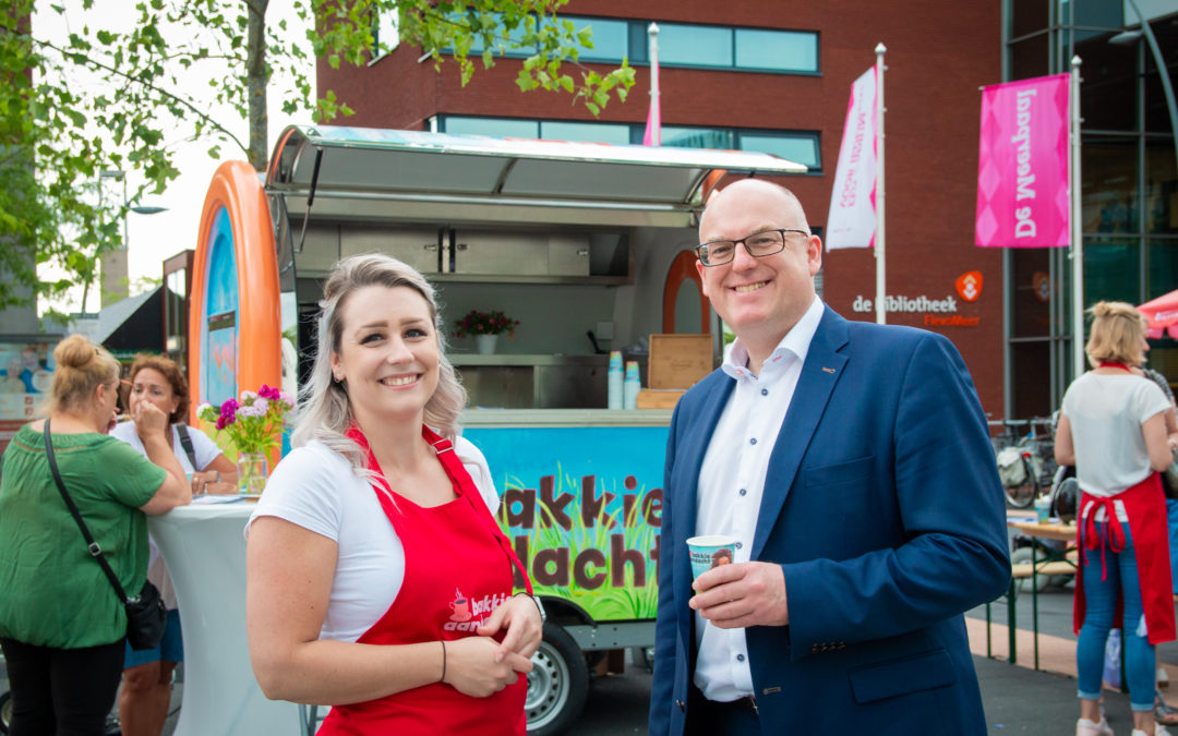 Eerste ‘bakkie aandacht’ in Dronten voor wethouder Van Bergen